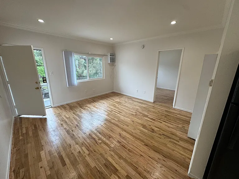 3025 Perlita Ave #9 — Photo 1
