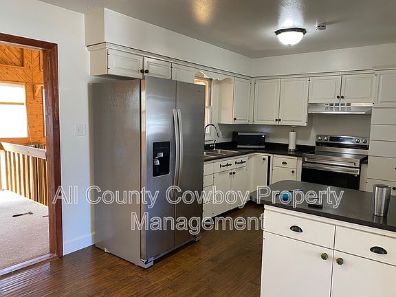 4th image of 1514 Symons St