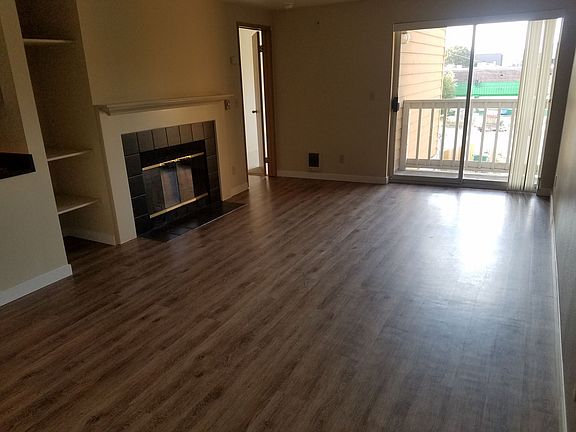 5th image of 4213 Stone Way N APT 213