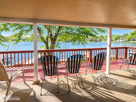 3rd image of 1035 Lakeshore Dr