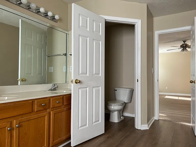 3885 Winthrop Dr — Photo 32