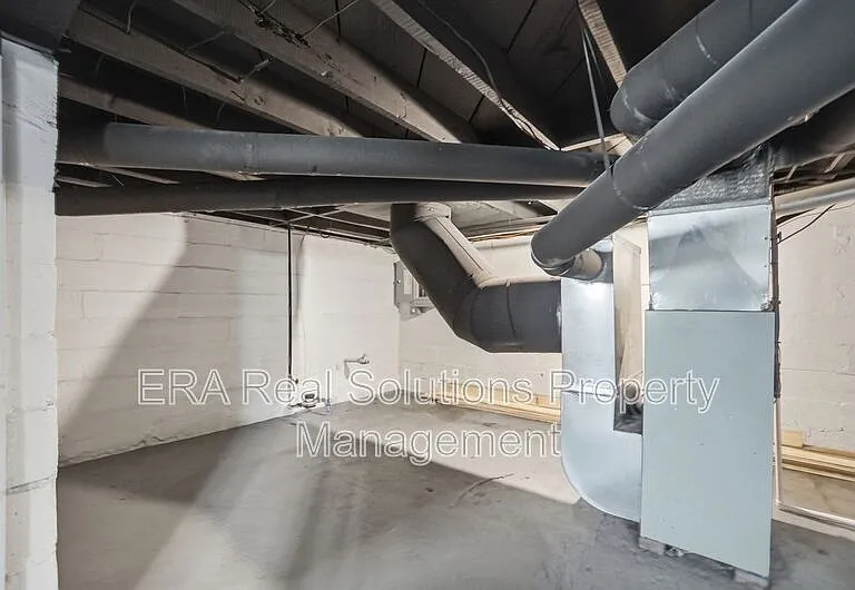 394 S Guilford Ave — Photo 33