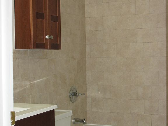 Updated full bathroom