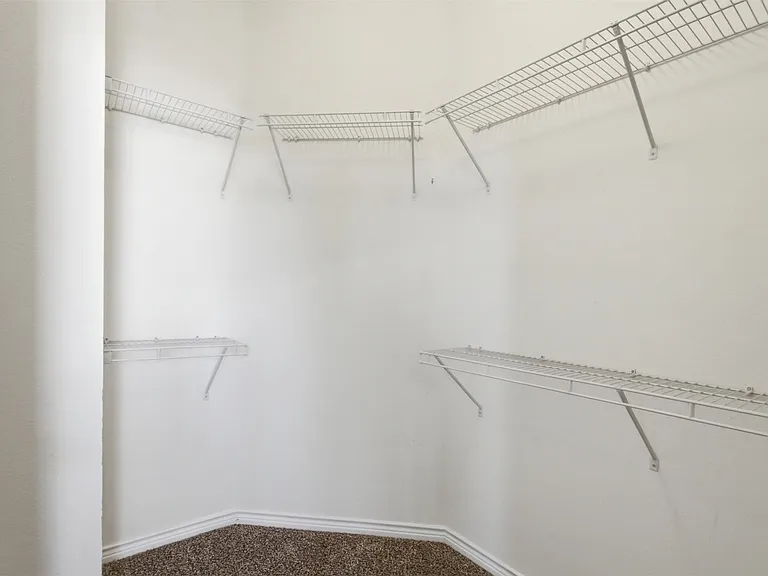 2113 Grove Park Ln — Photo 17