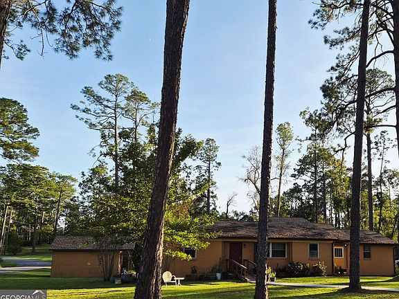 2nd image of 505 Lewis Dr