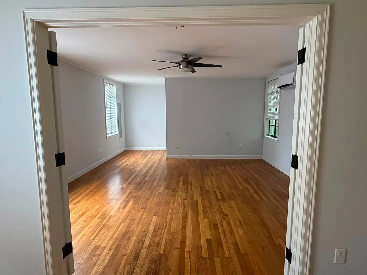 2 bed, 1000 sqft, $1,700 — Photo 3