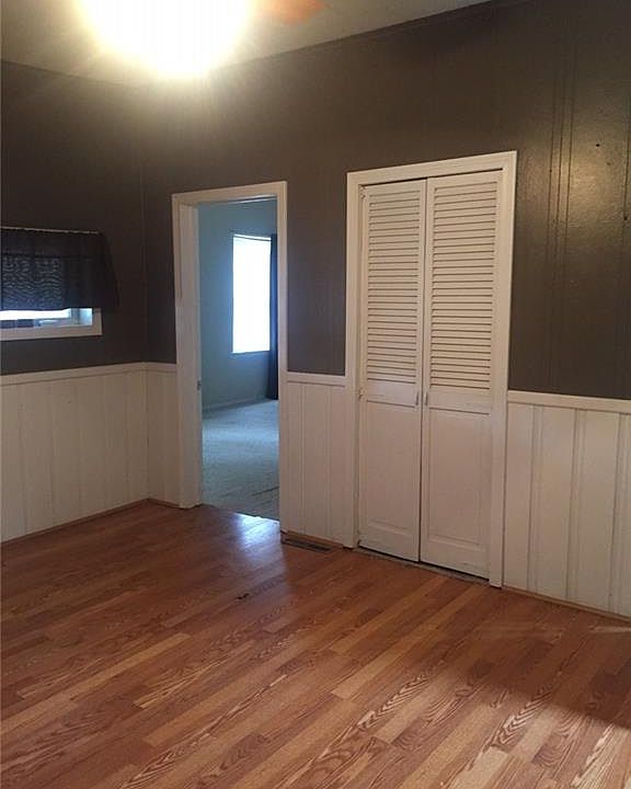 2nd image of 25176 Maiden Ln