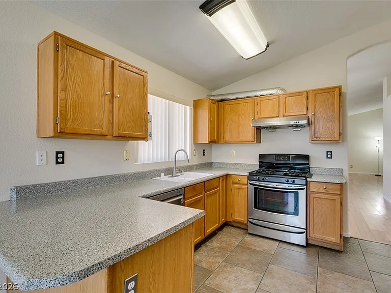 8168 W Gilmore Ave — Photo 23