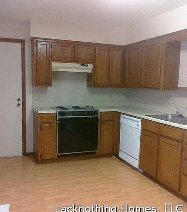 3rd image of 610 E Dyann Dr