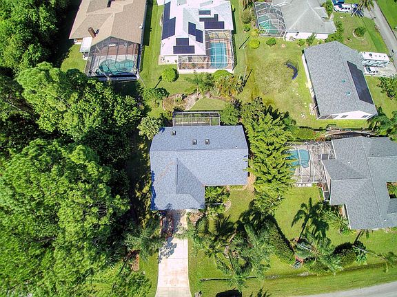3rd image of 741 SE Celtic Avenue