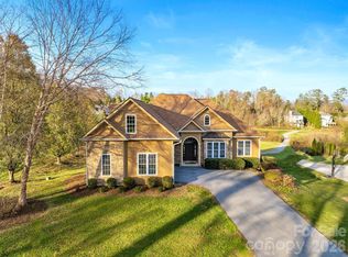 160 Fairway Falls Rd, Mills River, NC 28759