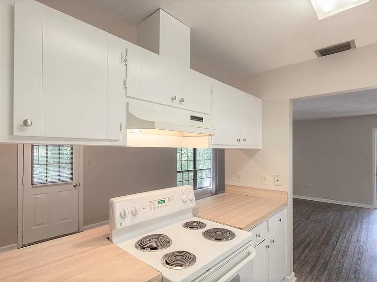 671 Holyoke Ct #C — Photo 18