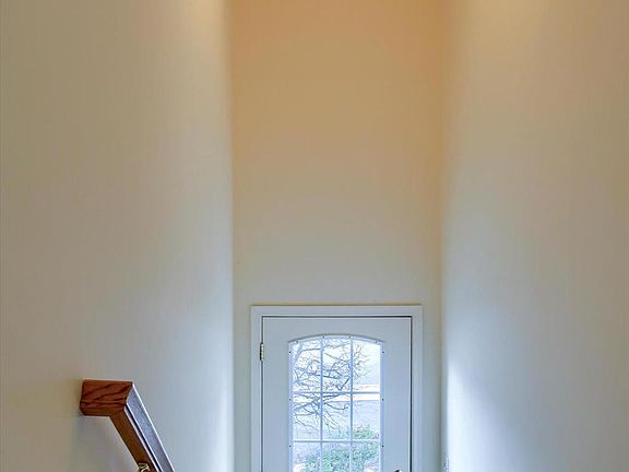 5th image of 110 Old Schoolhouse Ln