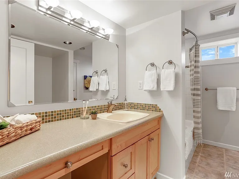 6240 Sycamore Ave NW — Photo 13