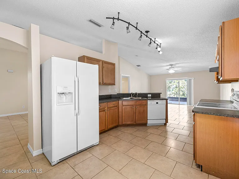 4800 Manchester Dr — Photo 9