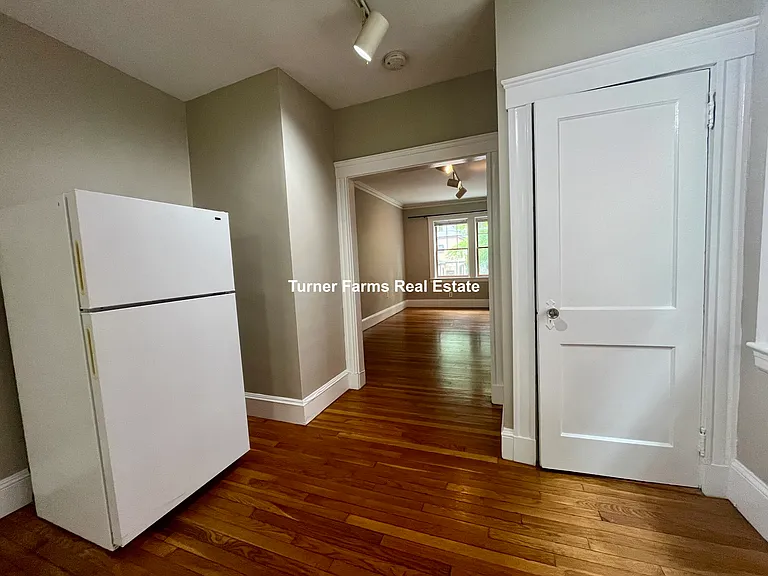 39 Lee St #3 — Photo 10