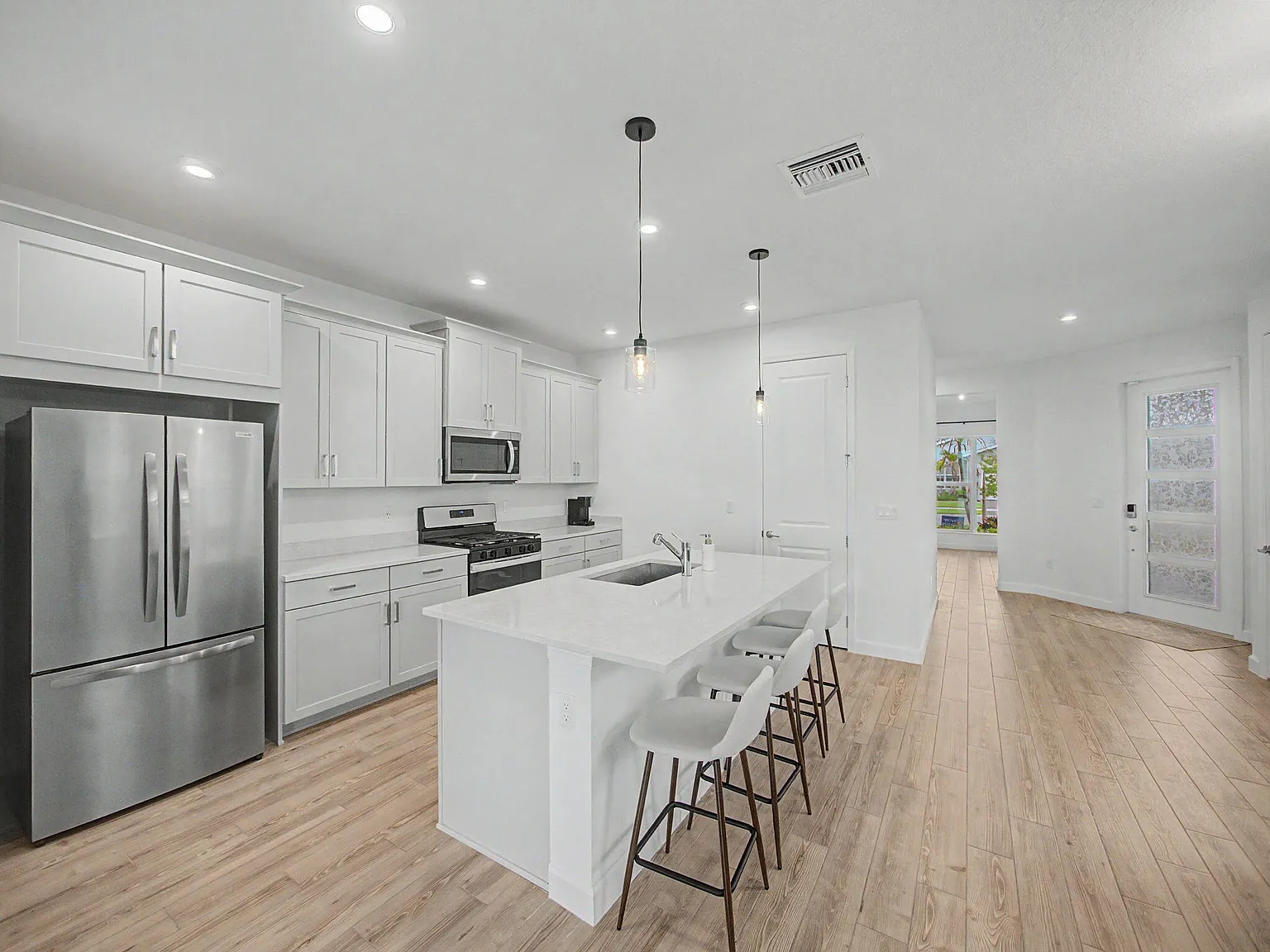 2 bed, 2.0 bath, 1723 sqft, $2,800 — Photo 4
