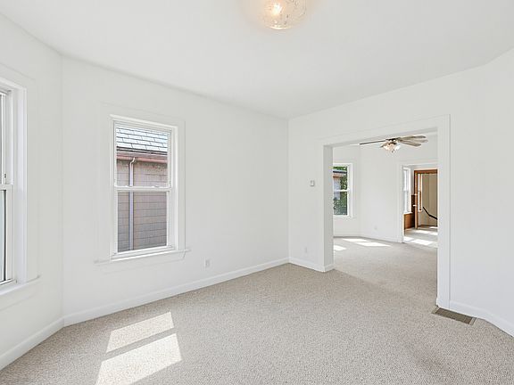 3rd image of 32 Stone Ave #32