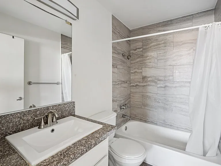 11657 Oxnard Str. — Photo 20