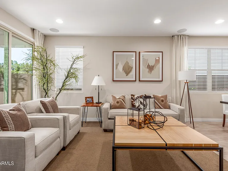 43 E Capricorn Way — Photo 9