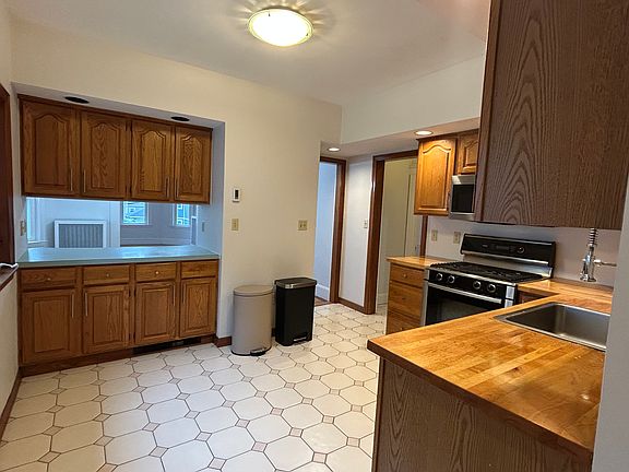 3rd image of 7 Gorham Rd #2