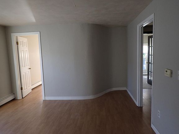 4th image of 70 Bay St #Up