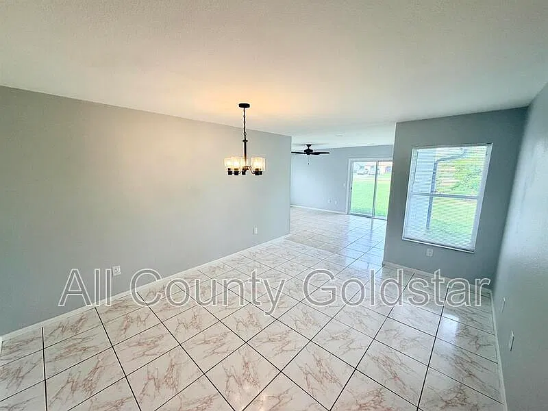3 bed, 2.0 bath, 1140 sqft, $1,795 — Photo 3