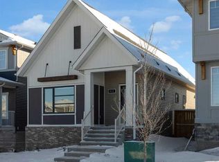 812 W Reynolds Mnr SW, Airdrie, AB T4B5G2