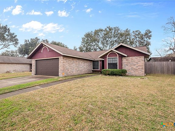 2nd image of 113 Fernwood Cir