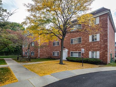 6880 W Touhy Ave APT B, Niles, IL, 60714
