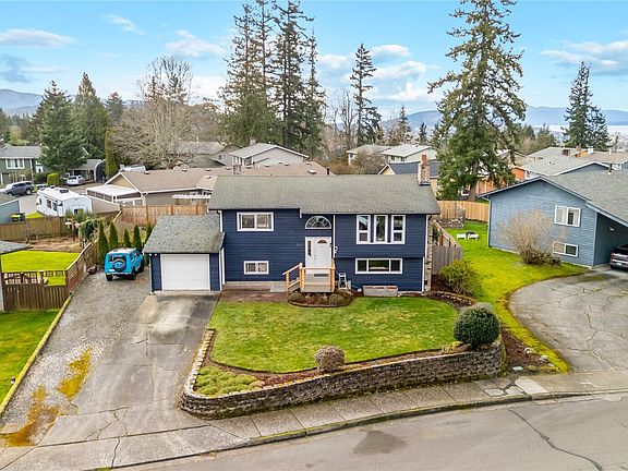 3rd image of 2825 E Crestline Drive
