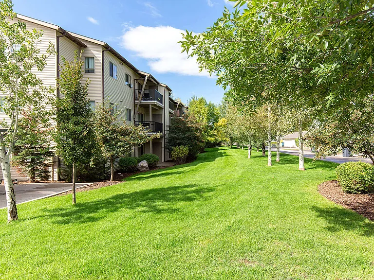 Mullan Reserve Apartments — Photo 28