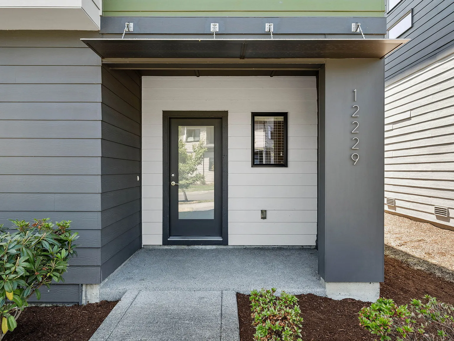 3 bed, 2.5 bath, 2238 sqft, $3,600 — Photo 2
