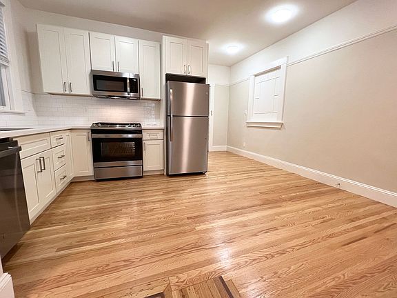 2nd image of 1035 Bush St APT 4