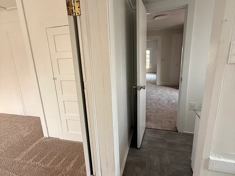 231 N Cotton St — Photo 14