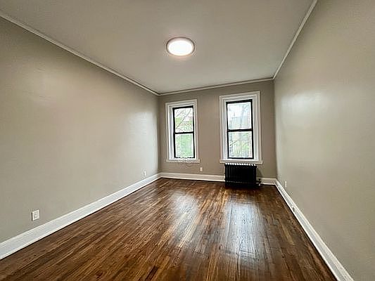 1st image of 226 E 6th St APT 4C
