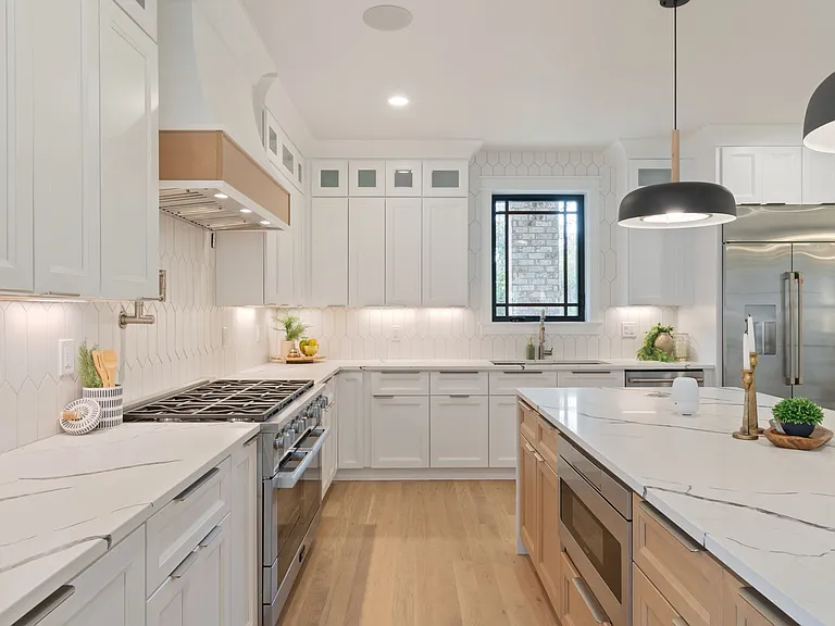 1240 Kenmore Pl — Photo 18