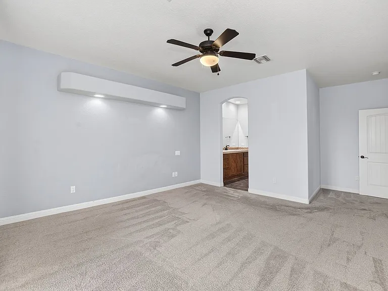 2792 S Aurora Ave — Photo 19