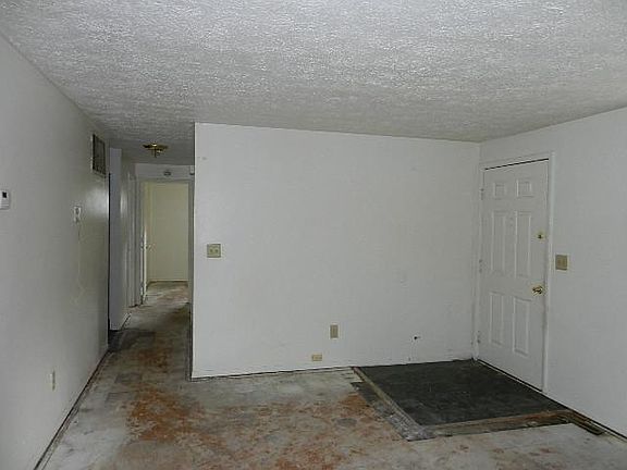3rd image of 6231 Falkland Dr