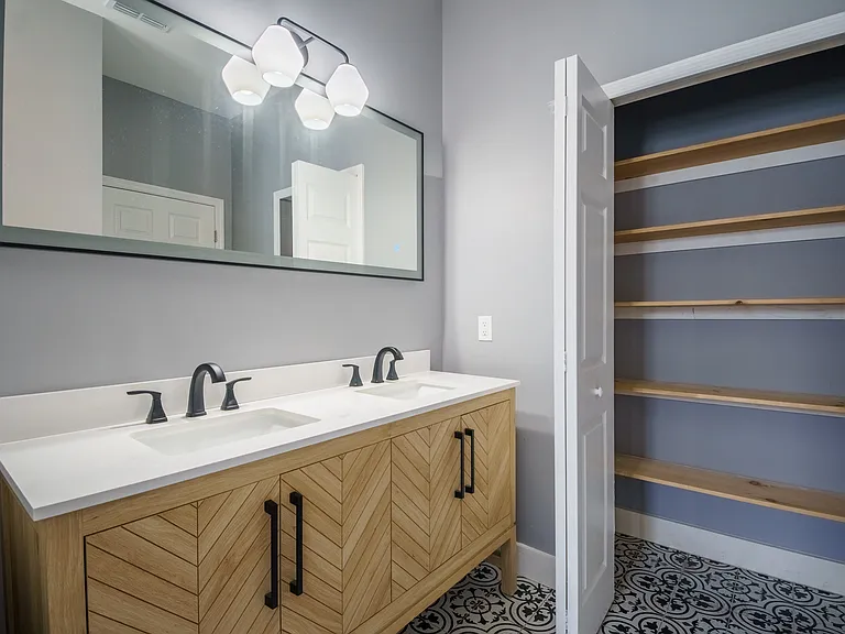 210 Parrotte Ct — Photo 37