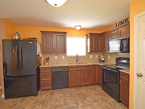 3rd image of 5194 Oak Creek Trl