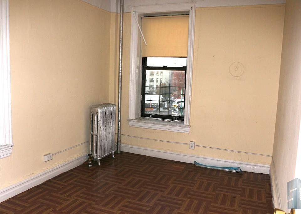 2nd image of 1057 Hoe Ave APT 3D