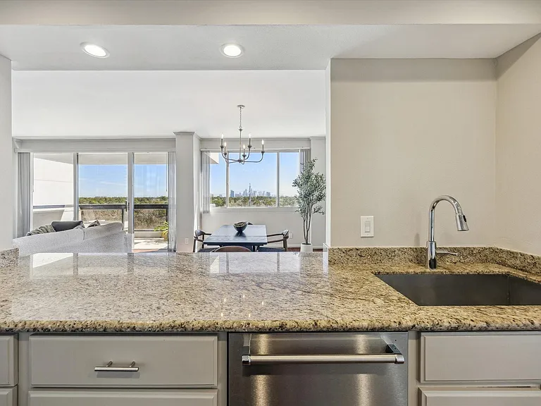 49 Briar Hollow Ln #1004 — Photo 7