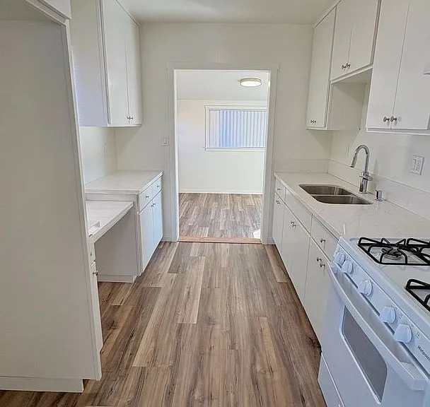 14902 S Inglewood Ave — Photo 2