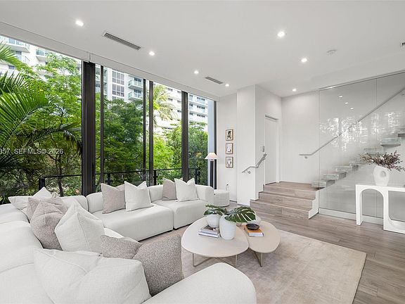 5th image of 1525 Bay Rd #1525