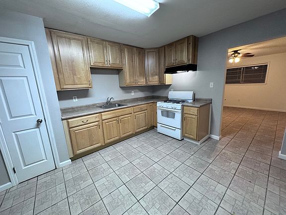 3rd image of 3008 Pakenham Dr