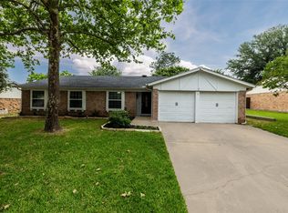 7521 Oak Ridge Dr, North Richland Hills, TX 76182