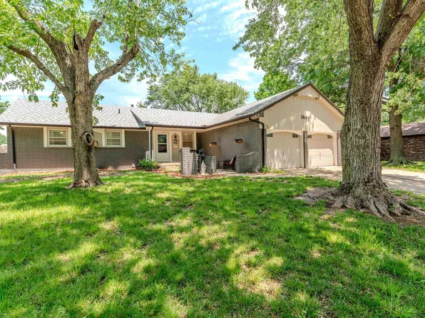1600 E Carolyn St, Derby, KS 67037