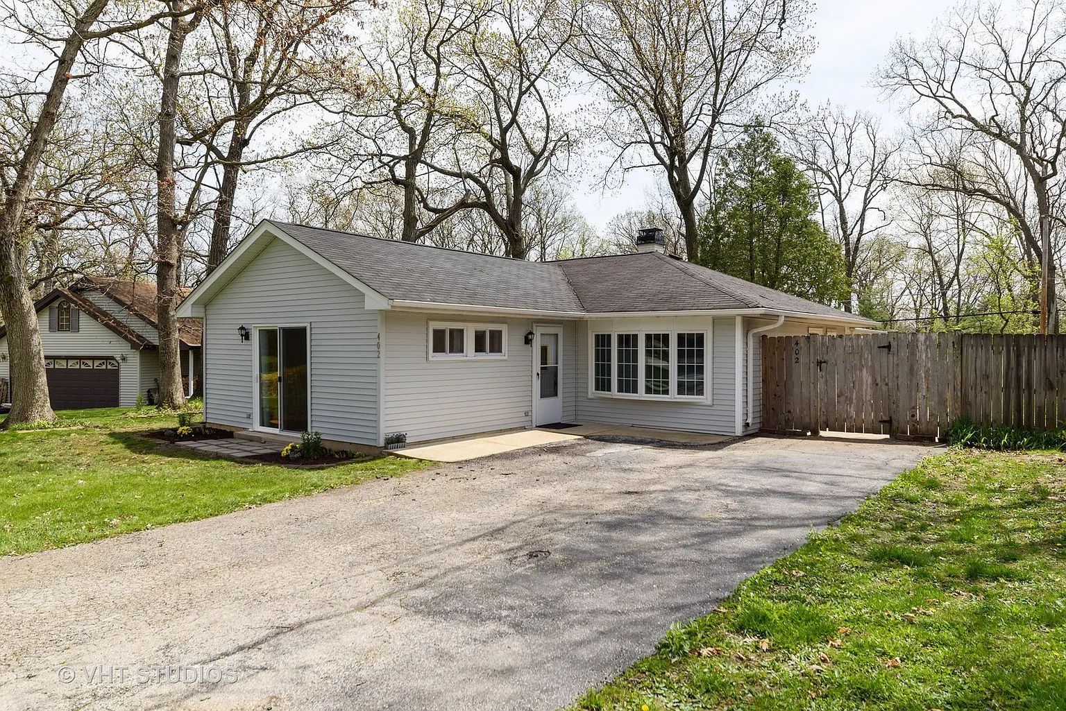 402 W Creekwood Dr photo 1