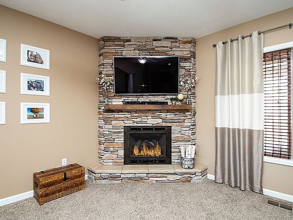 5th image of 715 Deerfield Dr